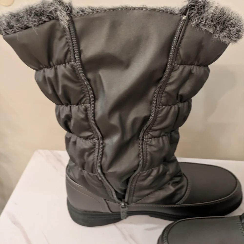 Totes Women's Gray Faux Fur Winter Boots Size 10- Medium